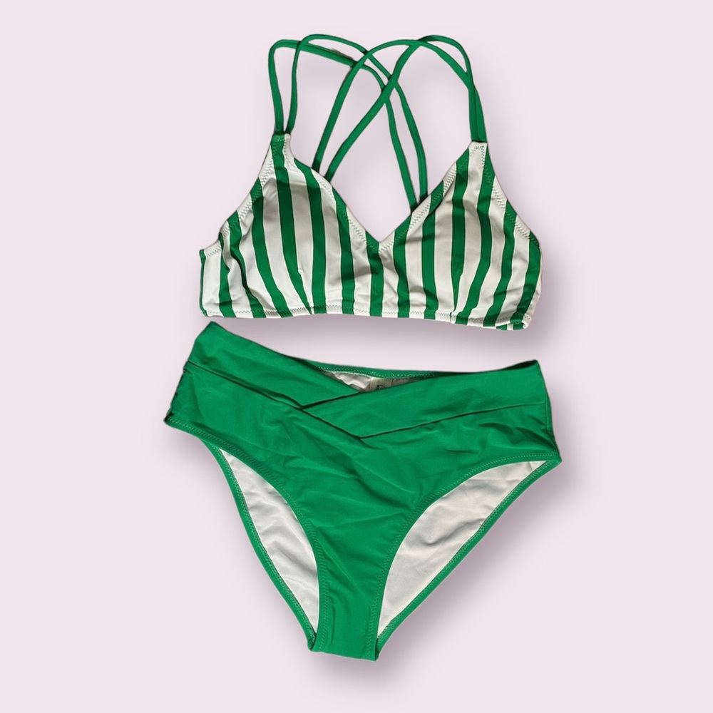 CUPSHE Striped Emerald Green Two Piece Bathing Suit With Tummy Control NWT